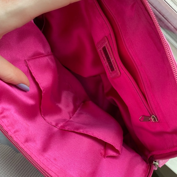 Danier genuine leather purse - Picture 6 of 10